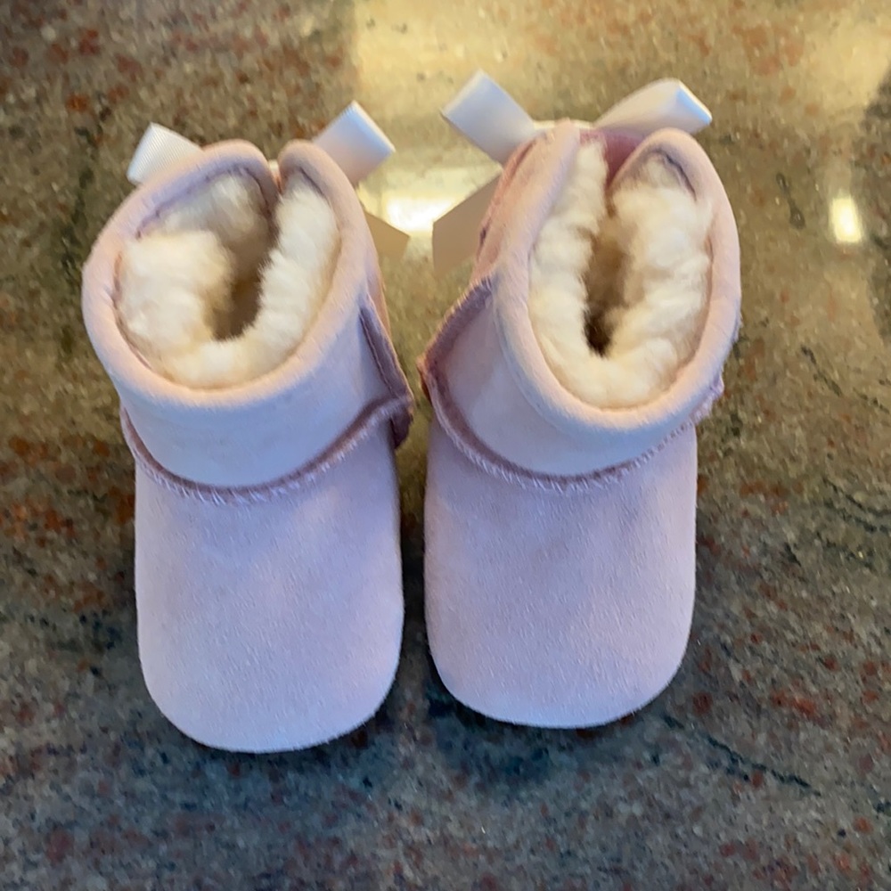 Never worn pink baby UGGs. Size 0-1